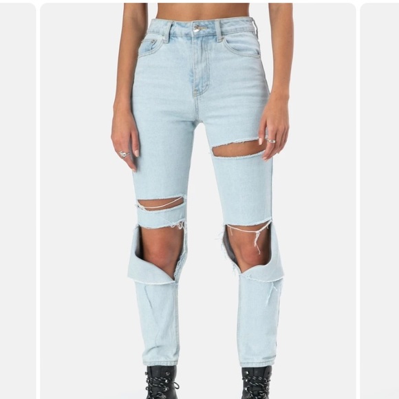 Light Wash Adika Davis Jeans - Picture 1 of 9